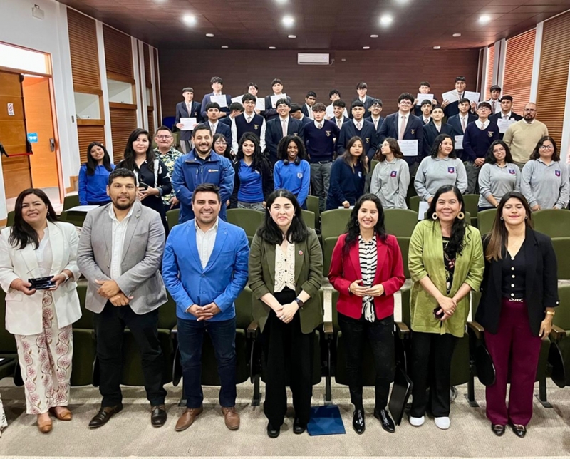 Éxito Educativo en Copiapó: Estudiantes Salesianos Obtienen Certificación en Mantención de Plantas Fotovoltaicas y Eólicas