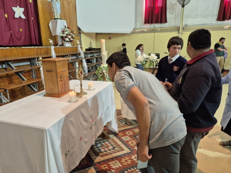 Estudiantes de Salesianos Copiap&oacute; viven emotivo encuentro con las reliquias de San Carlos Acutis