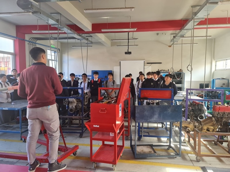 Alumnos de 2° medio de la Escuela Industrial Salesianos Copiapó reciben orientación sobre especialidades