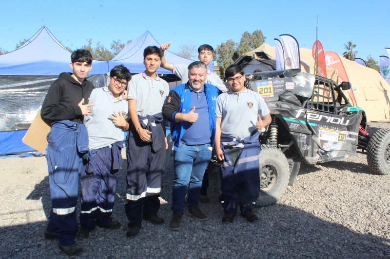 Alumnos de Mecánica asistieron al Atacama Rally compartiendo con grandes mecánicos y competidores