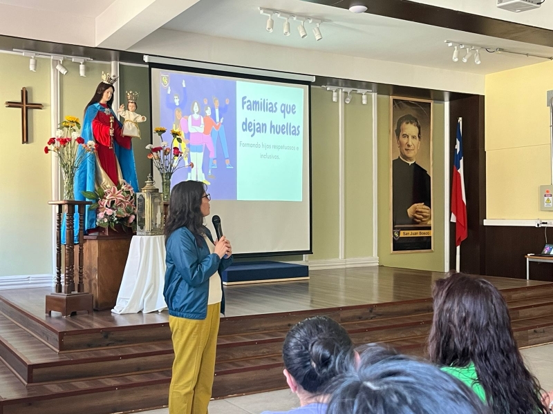 Una excelente convocatoria tuvo la &uacute;ltima Escuela para Padres del a&ntilde;o 2025 organizada por el &Aacute;rea de &Aacute;poyo de Salesianos Copiap&oacute;