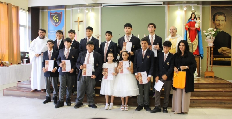 Trece Estudiantes de Salesianos Copiap&oacute; Reciben la Primera Comuni&oacute;n