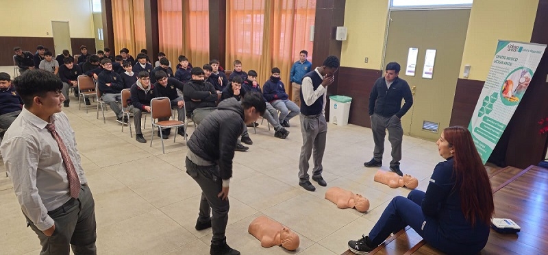 Salesianos Copiapó realiza taller de  primeros auxilios y RCP para alumnos de la especialidad de mecánica automotriz