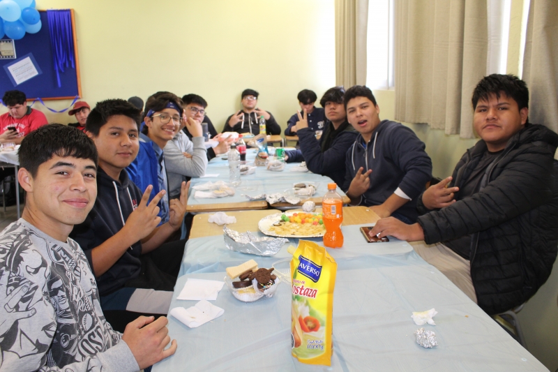 Jornada comienza con un desayuno masivo por el Cumpleaños de Don Bosco